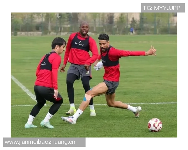 亚泰新任主帅阎峰上任43岁球队名宿力争完成准入首批目标 亚泰新任主帅阎峰上任43岁球队名宿力争完成准入首批目标