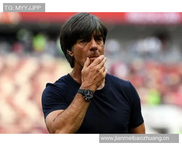 勒夫表示基米希若能胜任中场核心将被安排在右路位置 勒夫表示基米希若能胜任中场核心将被安排在右路位置