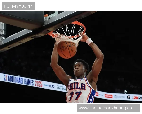 埃奇库姆半场表现不佳10投仅3中三分球命中率低迷仅得7分2篮板