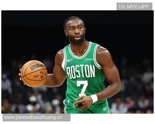 杰伦布朗分享全队胜利喜悦强调持续学习与进步的重要性