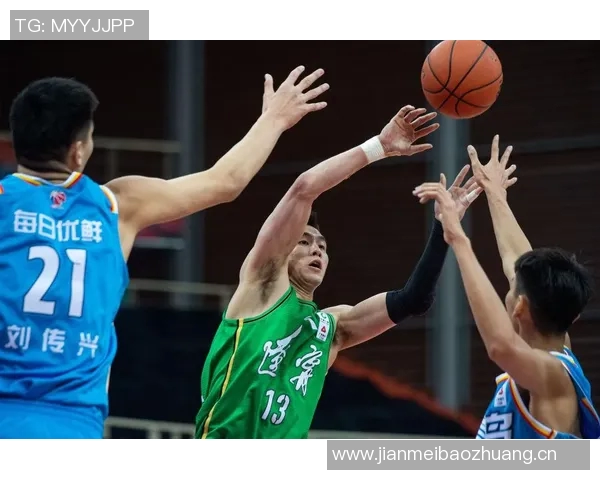 媒体人分析郭艾伦不随龙狮赴美备战原因及其商业价值与地位的重要性