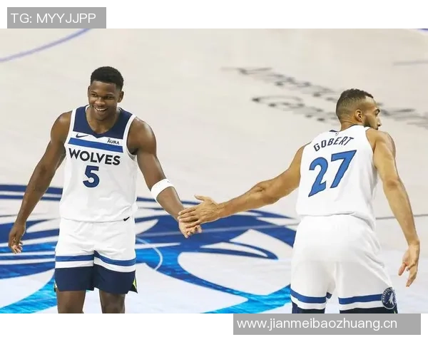 兰德尔盛赞华子天赋出众称与其磨合顺畅是最佳搭档