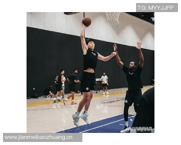 杨瀚森三分投篮瞬间引发全场屏息期待最终却只换来一声叹息 杨瀚森三分投篮瞬间引发全场屏息期待最终却只换来一声叹息