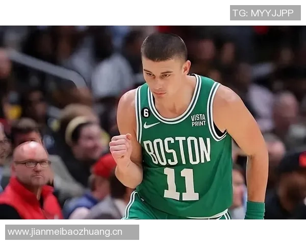 普理查德半场表现出色8投5中三分球命中率高达667贡献12分1篮板3助攻