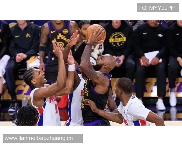 湖人本季失利均为两位数分差上季引入卢卡后13场比赛输掉8场同样分差惨重 湖人本季失利均为两位数分差上季引入卢卡后13场比赛输掉8场同样分差惨重