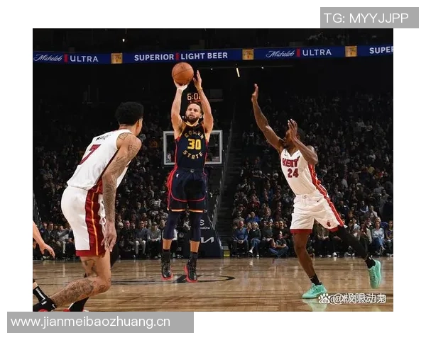 库里谈比赛开局表现不佳并分析队友对场上空间的影响