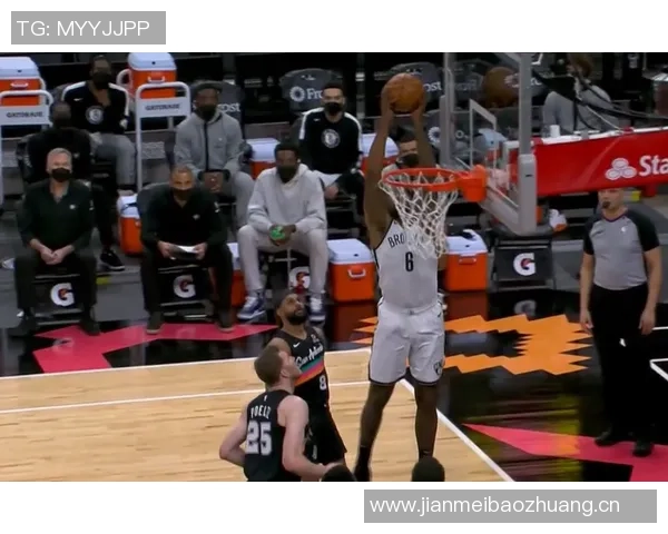 小乔丹内线强势补篮得手并成功加罚展现绝佳状态