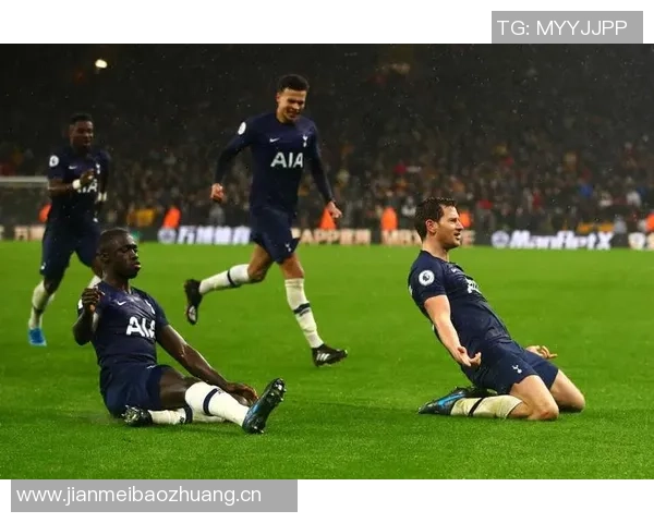 迪亚斯激情滑跪庆祝倒地助攻与补时绝杀展现战斗精神至最后一刻